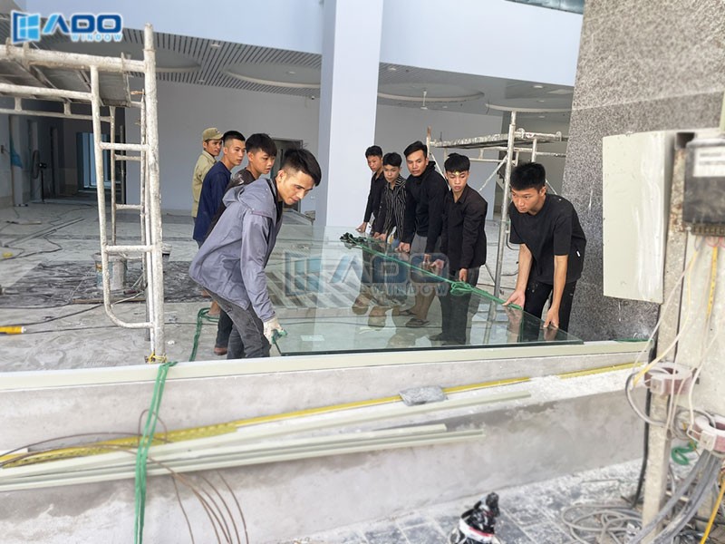 Thi công vách kính cường lực có khó không? Cần lưu ý những gì?